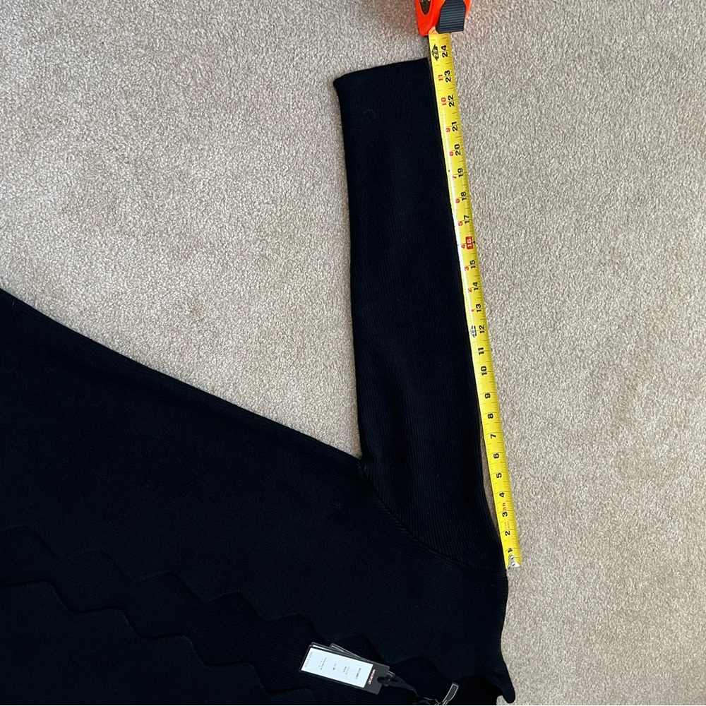 Max Sport nwt women’s size Medium,  black long cardigan, scalloped edge front - Picture 6 of 7